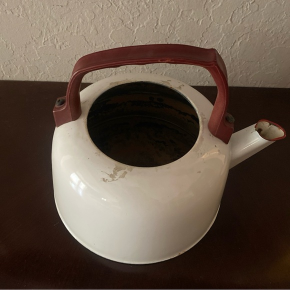 Vintage 1920’s Enamel Tea Pot White w/ Red & Brown Trim. Very Good Condition - Picture 6 of 8